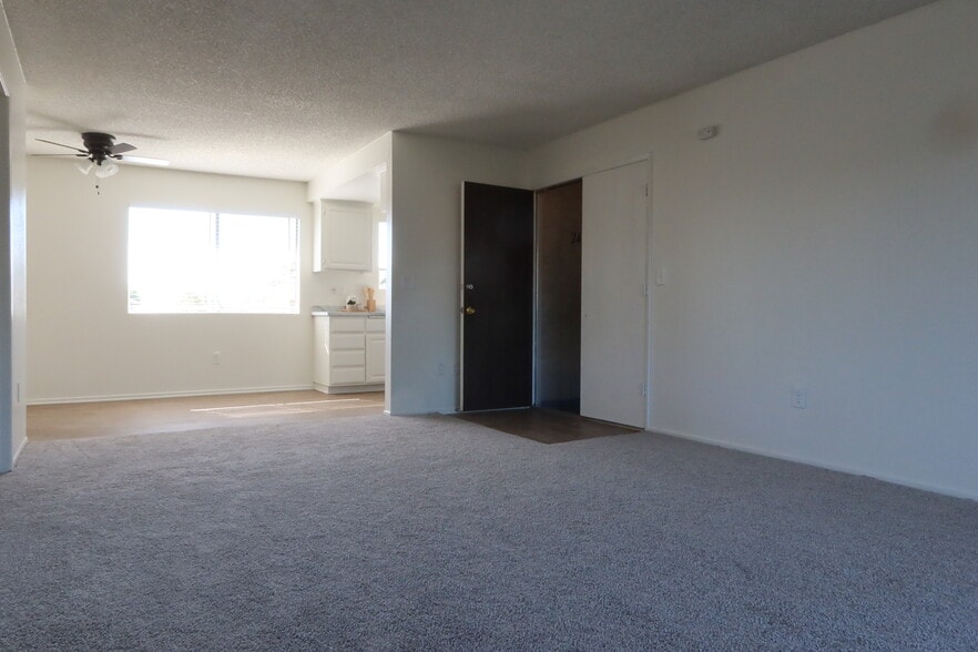 Building Photo - 10441 Knott Ave