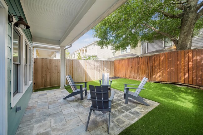 Building Photo - 1322 Dian St