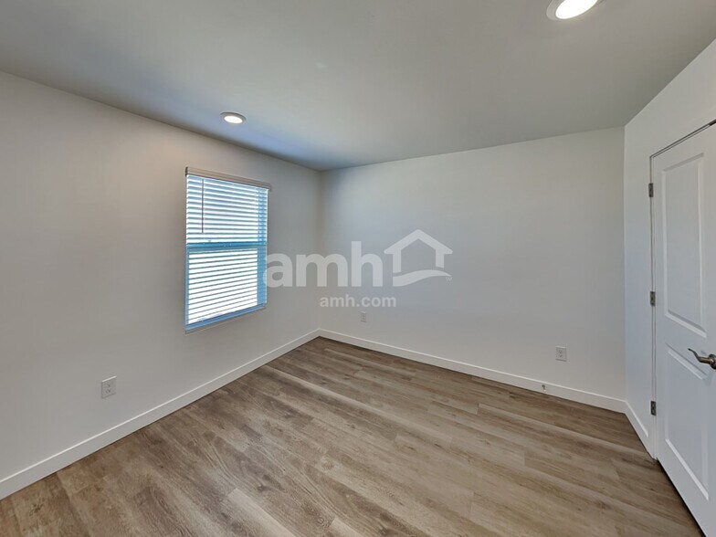 Building Photo - 9555 Harkes Dr