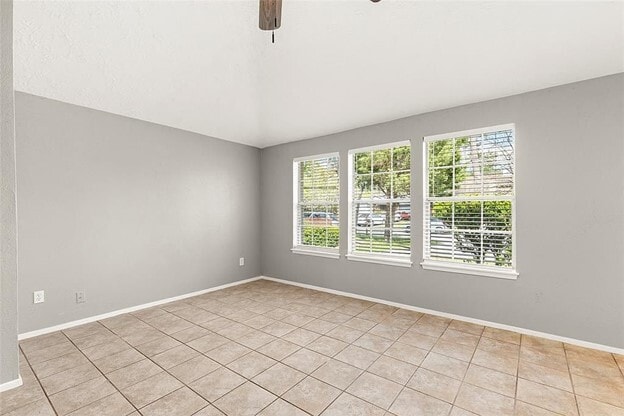 Living - 5406 Rivergate Dr