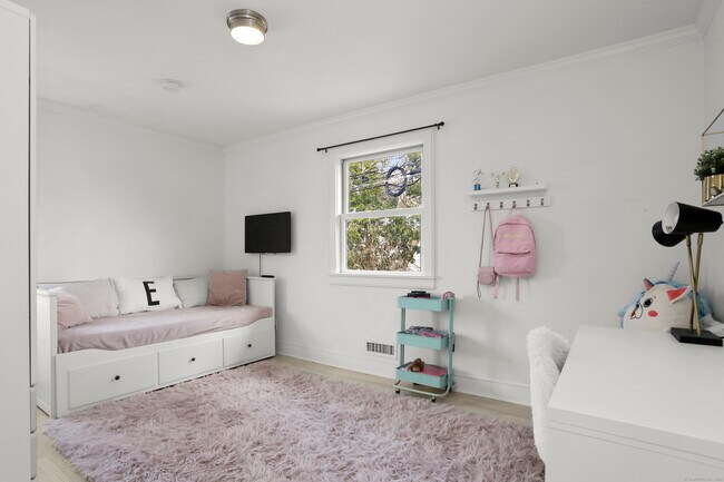 Building Photo - 6 Meadowbank Rd