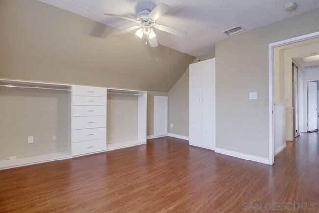 Building Photo - 5 bedroom Home with Large Private Yard