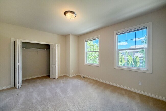 Building Photo - 3Bd/2.5Ba Redmond Home