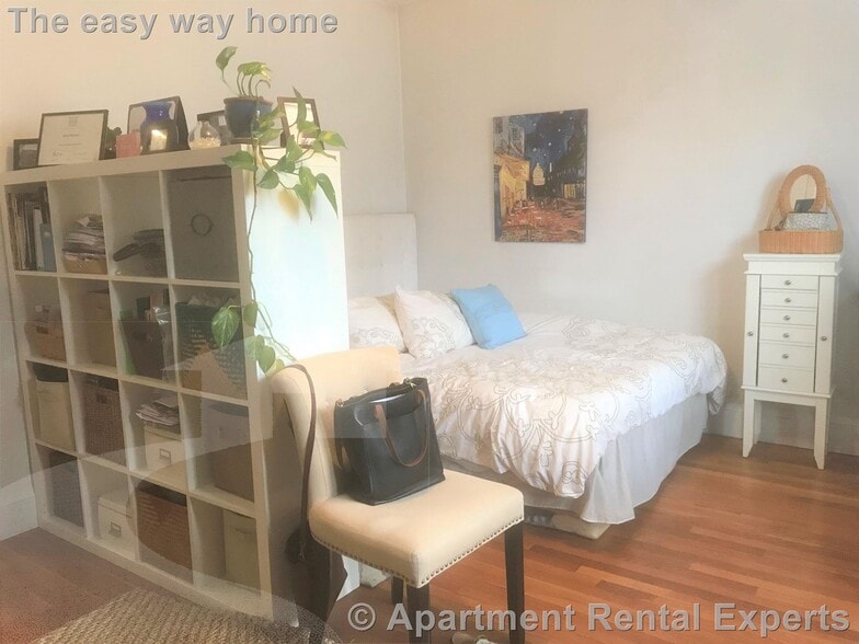 Building Photo - 11 Gray St