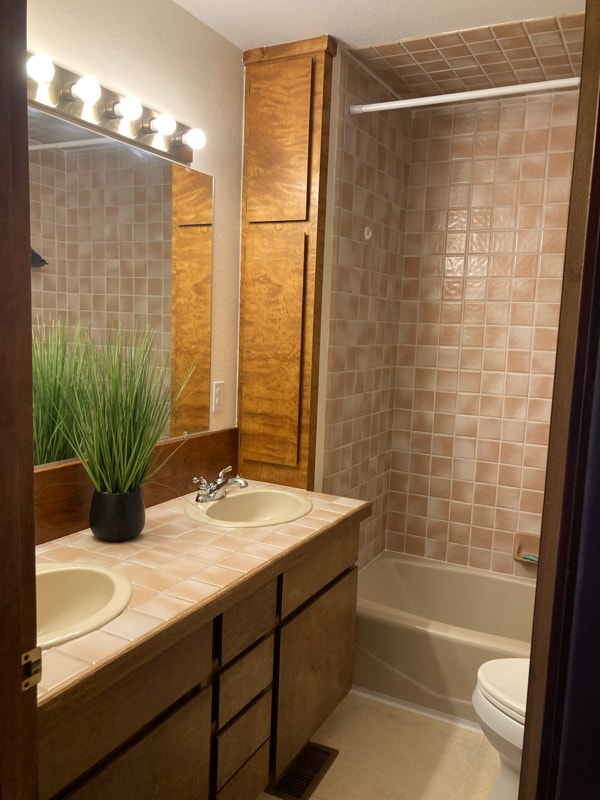 Building Photo - 635 Via Casa