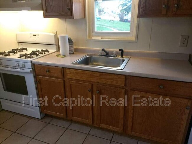 Primary Photo - 132 N Main St