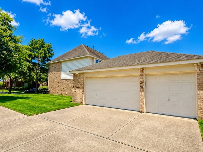 Building Photo - 6315 Holly Canyon Ct