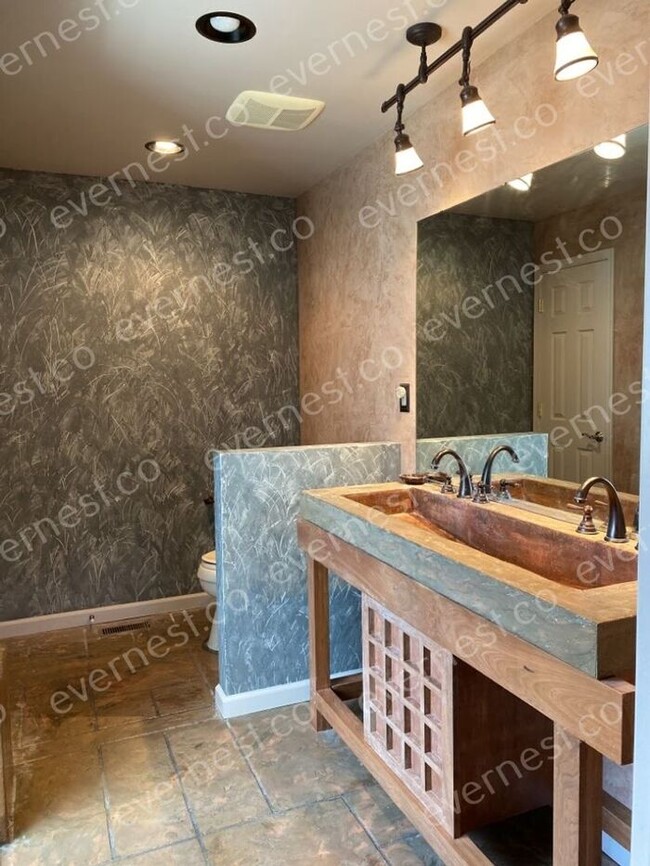 Building Photo - Stunning 3 Bed, 2 Bath House in Locust Gro...