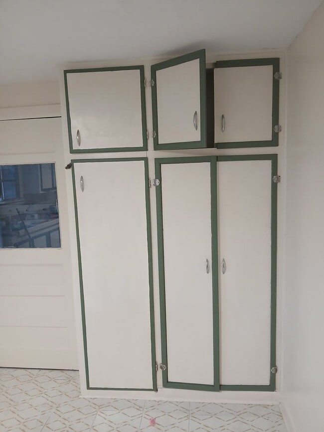 Building Photo - Cute 2 Bedroom 1 Bath Home