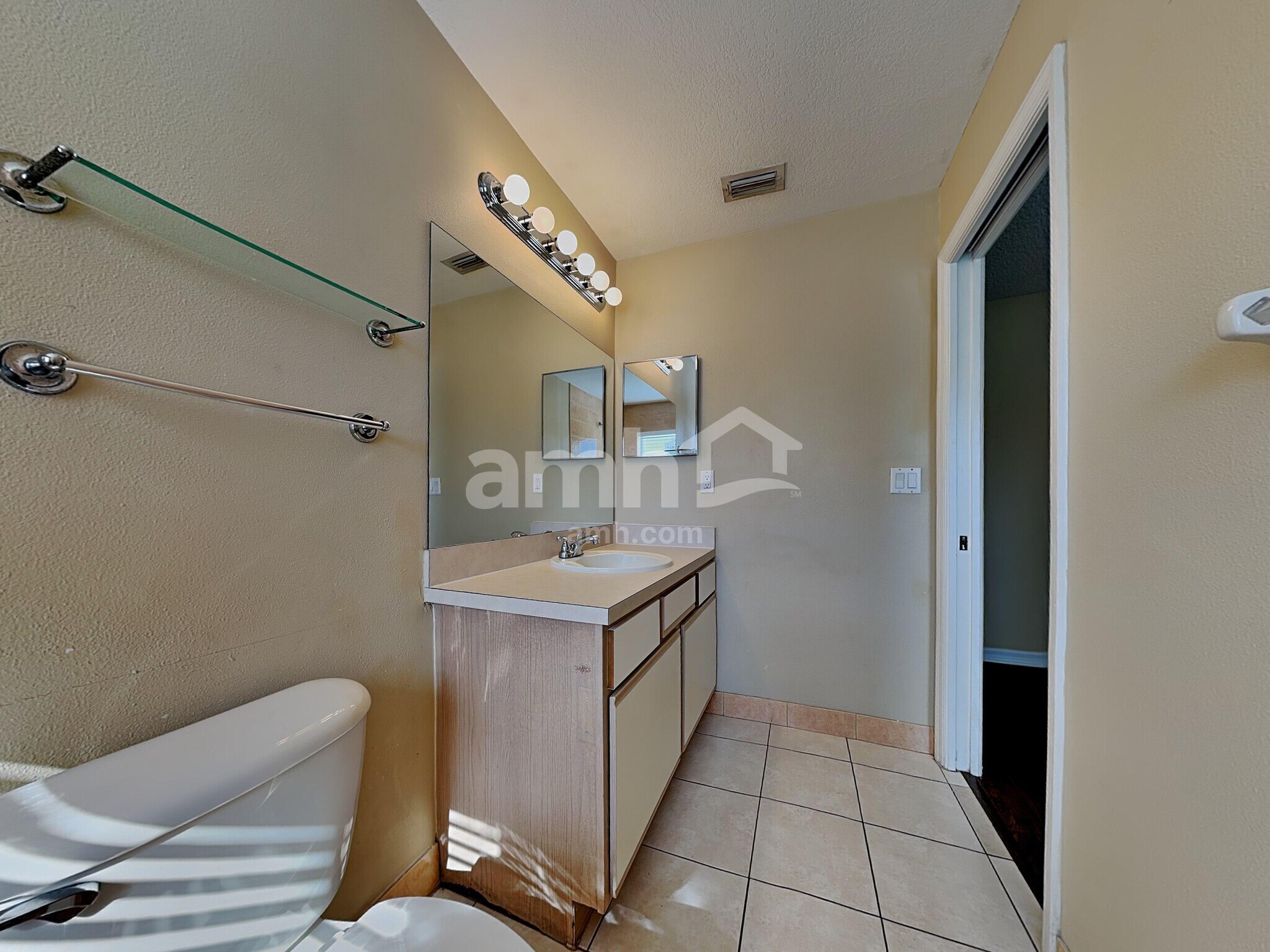 Building Photo - 632 Delmonico St NE