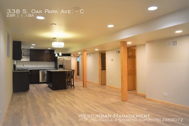 Building Photo - 338 S Oak Park Ave