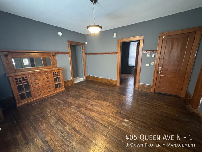 Building Photo - 405 N Queen Ave