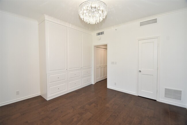 Building Photo - 5110 San Felipe St