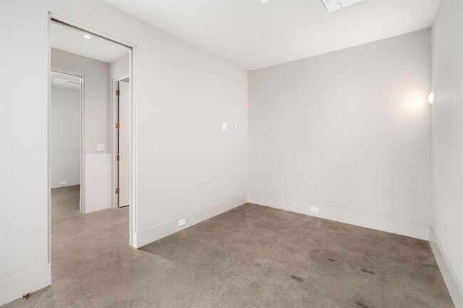 Building Photo - 4500 River Wood Ct
