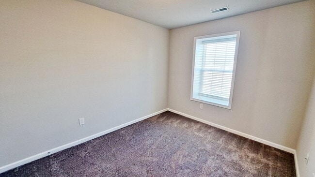 Building Photo - 4 Bed / 2-1/2 Bath Single Family Townhome w/1-Car Garage