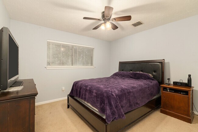 Building Photo - 9262 Friendship Rd