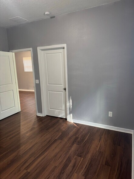 Building Photo - 1999 Marshall St