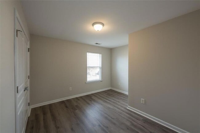 Building Photo - 204 Parc View Ln