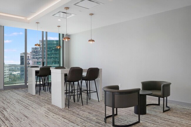 Building Photo - 400 Central Ave