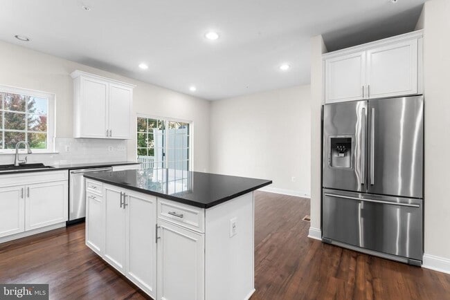 Building Photo - 8418 Kendall Ct