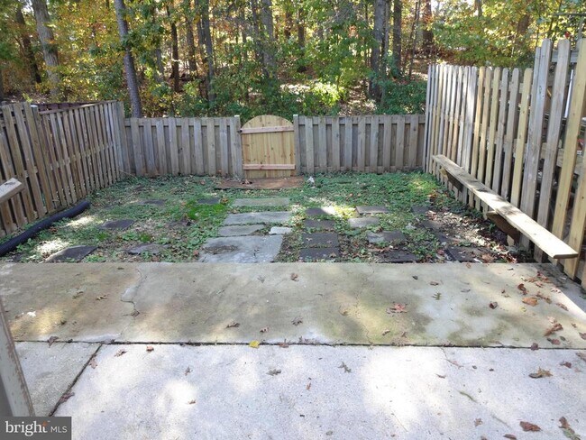 Building Photo - 2829 Cambridge Dr