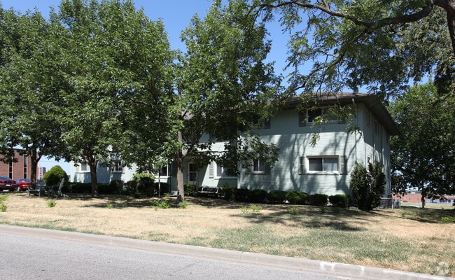 Building Photo - 6027 Metcalf Ln