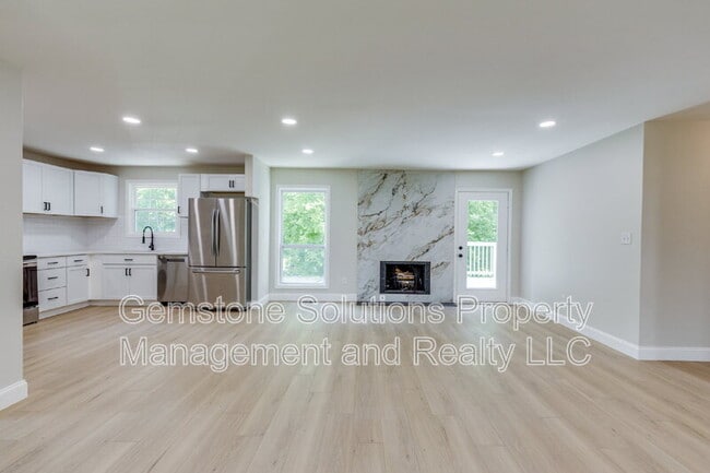 Building Photo - 919 Oak Meadow Dr