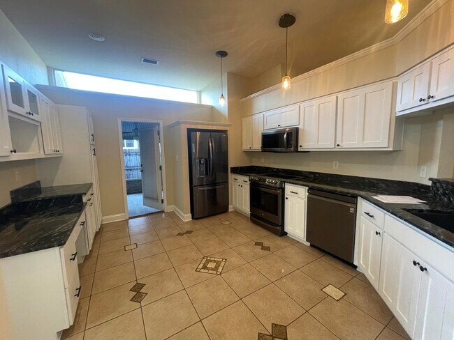 Building Photo - 858 Van Dyke Dr