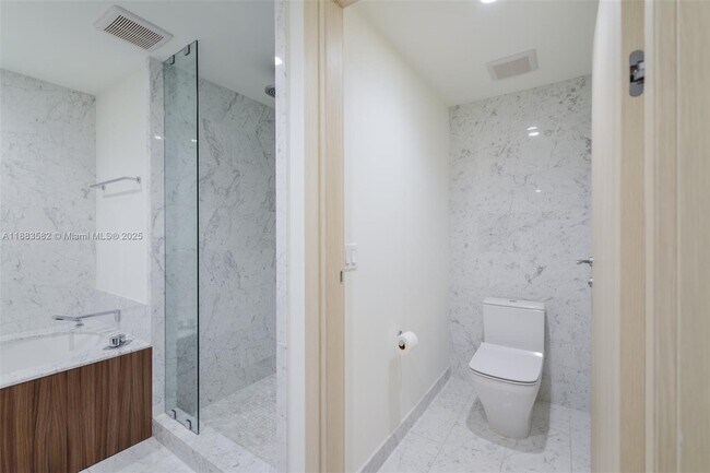 Building Photo - 1000 Brickell Plaza