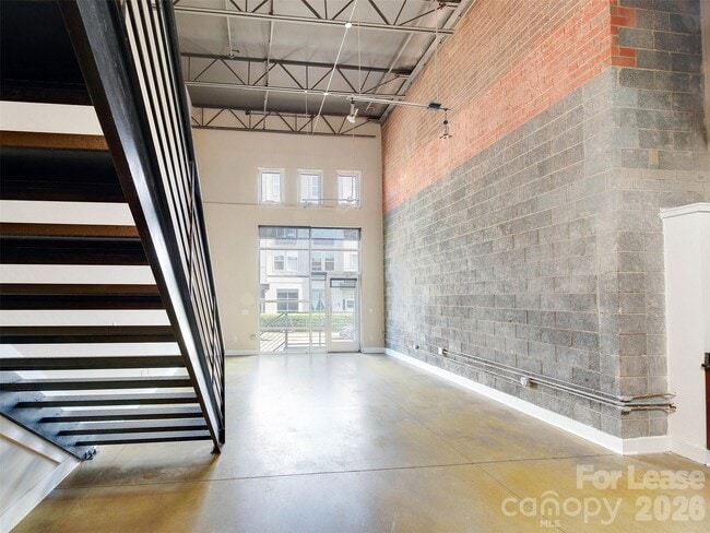 Building Photo - 927 Westmere Ave