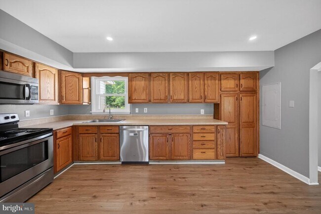 Building Photo - 45448 Mallard St