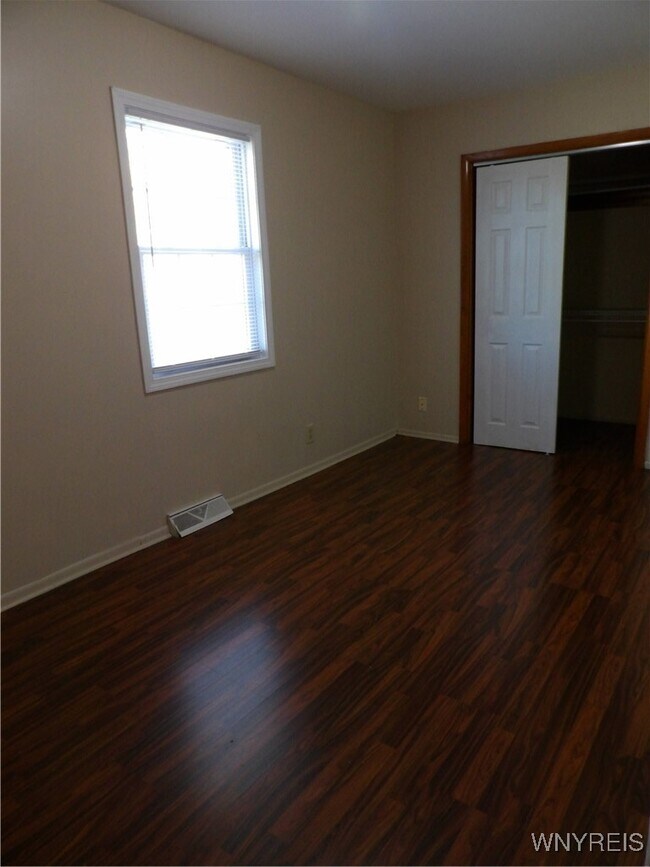 Building Photo - 10332 Transit Rd