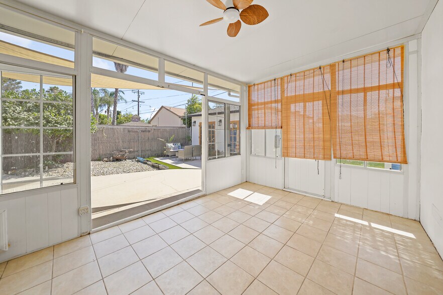 Building Photo - 6501 Hesperia Ave