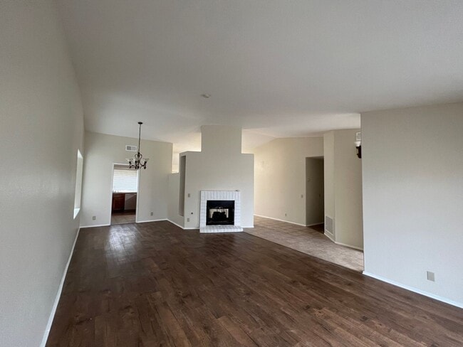 Building Photo - 4 bedroom FAMILY SPECIAL with RV storage o...