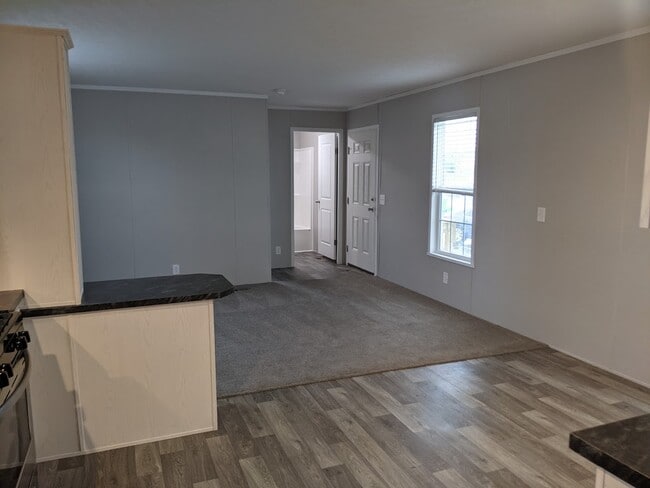 Building Photo - 46000 Geddes Rd