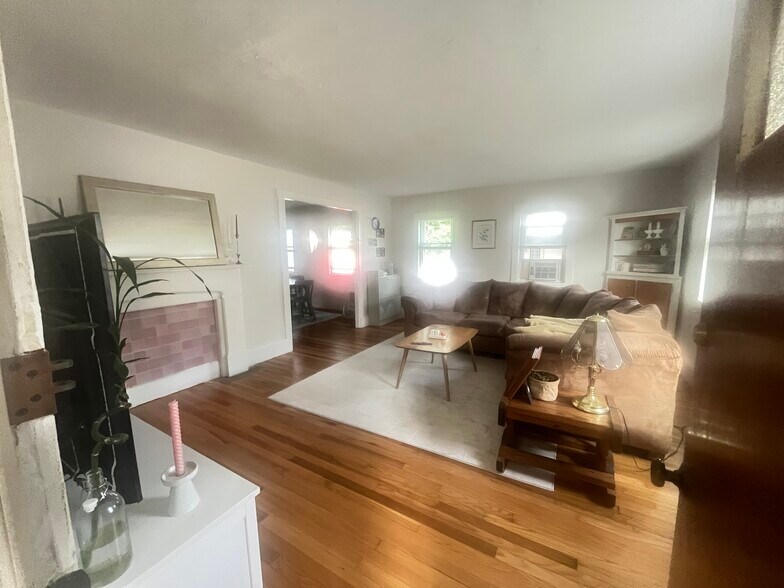 Living Room - 8 Lincoln St