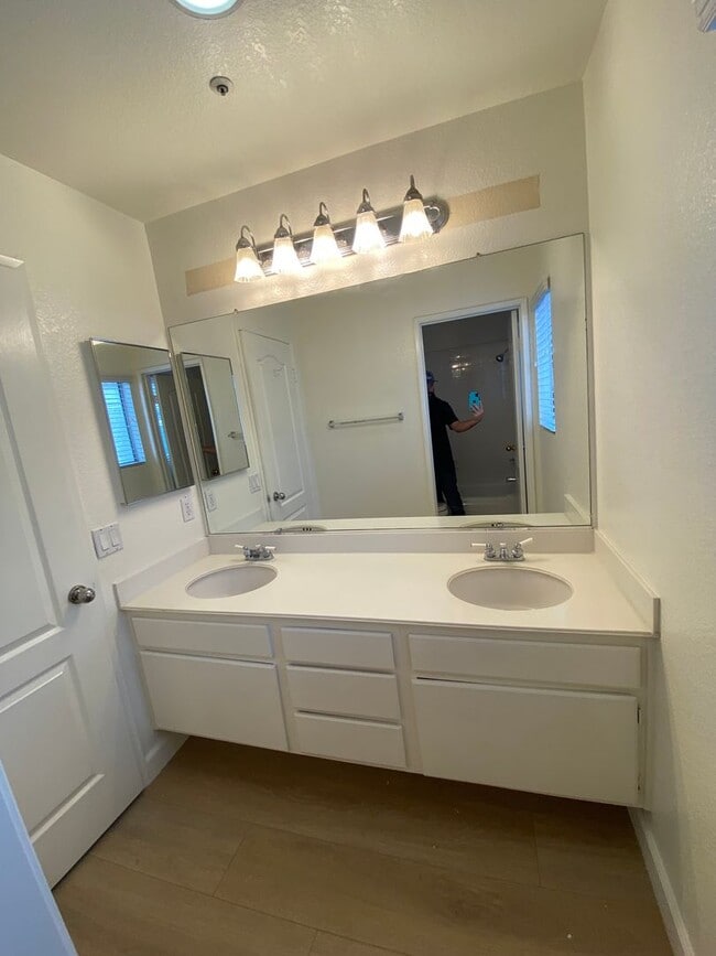 Building Photo - Very Spacious 3 Bedroom, 2.5 Bathroom House For Rent in Buena Park-Lots of Recent Upgrades!