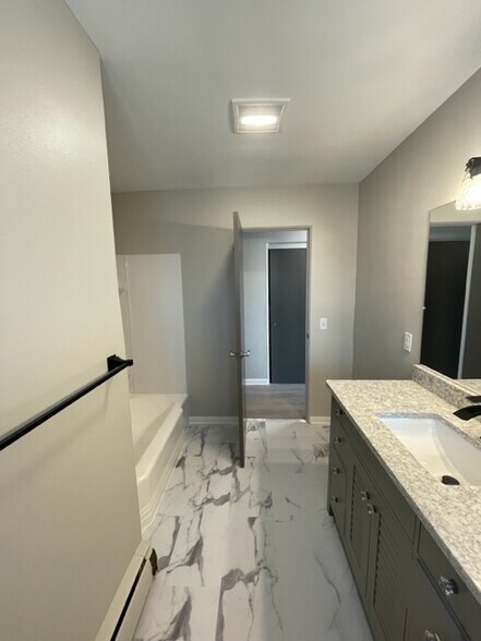 Building Photo - 1814 Aberg Ave