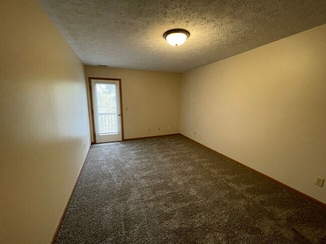 Building Photo - 3 Bedroom 3.5 Bath Townhouse