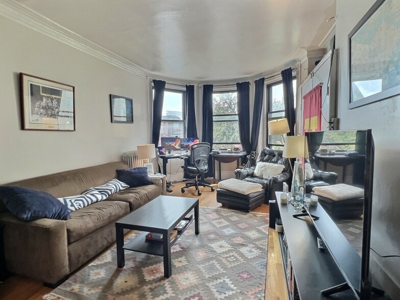 Building Photo - 261 W Newton St