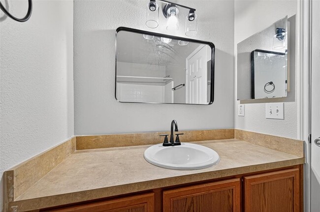 Building Photo - 16854 Pine Castle Dr