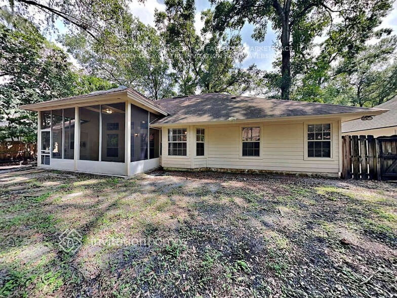 Building Photo - 11826 Clearwater Oaks Dr W