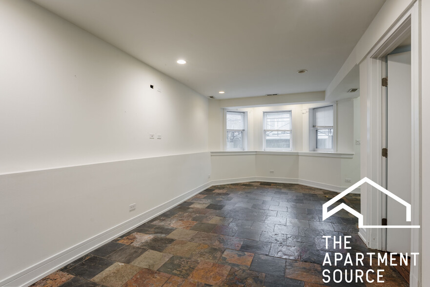 Building Photo - 3023 N Oakley Ave