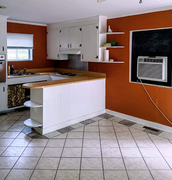 Building Photo - 2700 Jefferson Dr