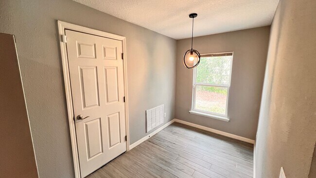 Building Photo - BEAUTIFUL 3/2 w/ office HOME in Deltona!