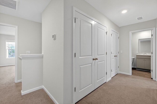 Building Photo - 4 bedroom 3 bath townhome in Rice Hope