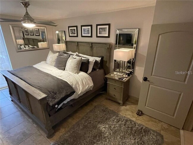 Building Photo - TURNKEY FURNISHED WATERFRONT RENTAL – Live the Island Life on Siesta Key