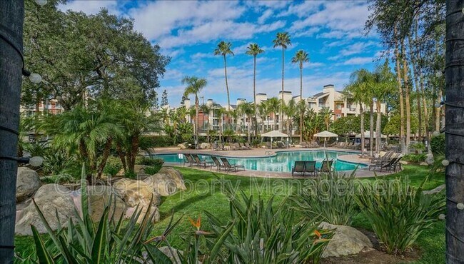 Building Photo - 5515 Canoga Ave