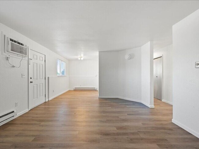 Building Photo - 1207 W 13th Ave