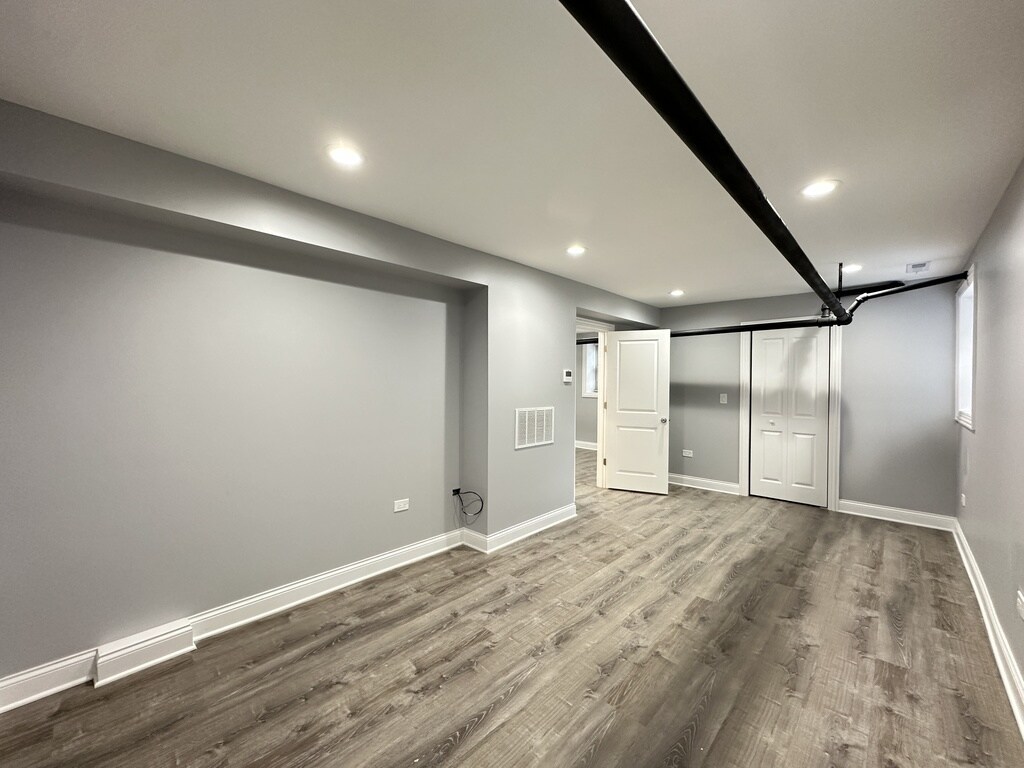 Building Photo - 1224 W Rosemont Ave